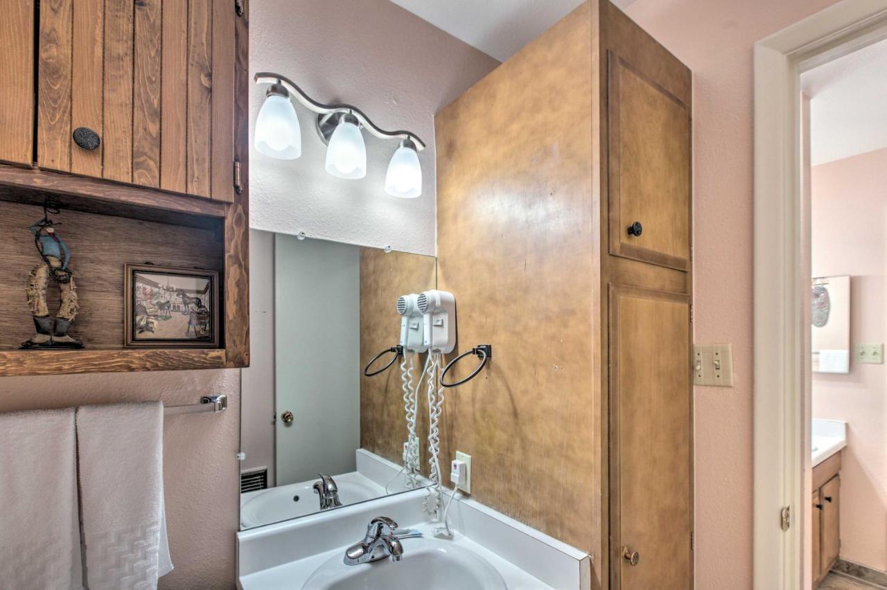 Red River Ski Condo On Main St - Mtn View! מראה חיצוני תמונה